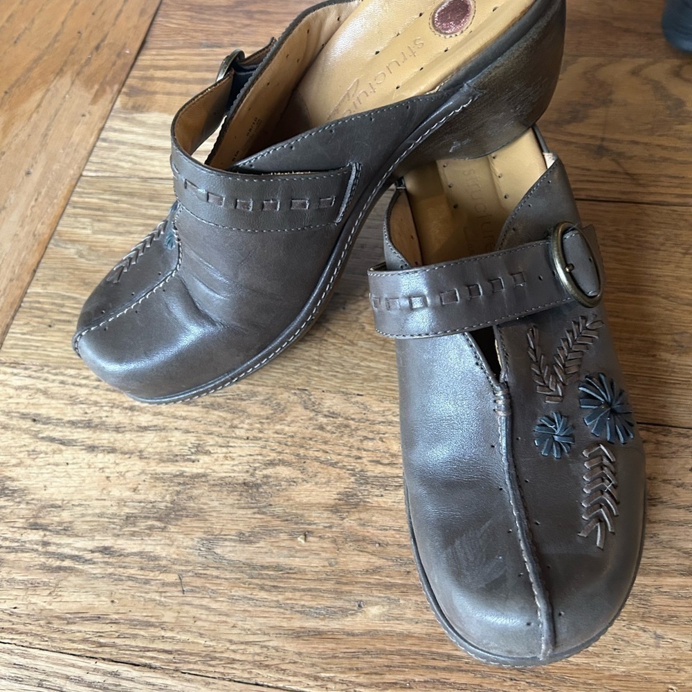 Clark's Unstructured Brown Leather Mules Clogs Stitched Blue Floral 8M - Picture 2 of 9